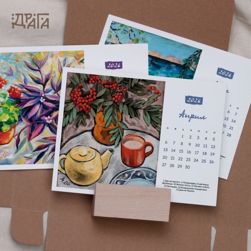 Авторски календар с творби на Ангелина Досева с дървено кубче-поставка