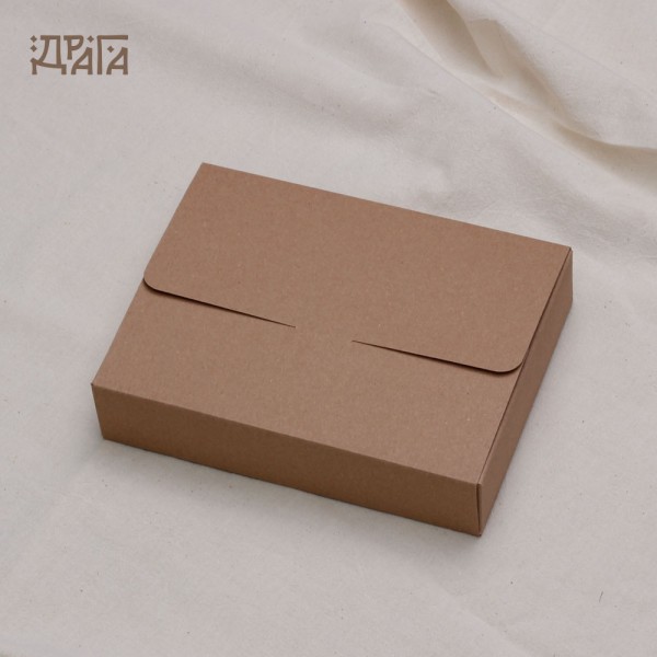 Авторски календар с творби на Ангелина Досева с дървено кубче-поставка