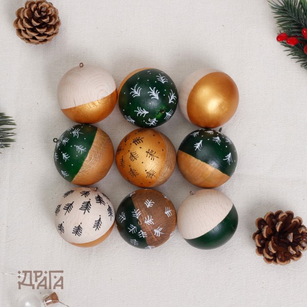 Ръчно изработени коледни играчки – комплект от шест дървени топки