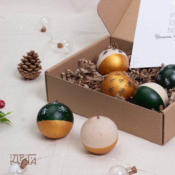 Ръчно изработени коледни играчки – комплект от шест дървени топки